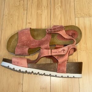 Inter-Bios Red Leather Platform Sandal size 40, barely worn